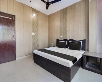 OYO Home 92193 Gp Homestay - Dehradun - Bedroom