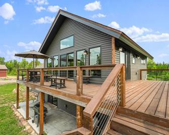 MN North Shore Dream- Minutes from Lake Superior and the Iconic North Shore - Schroeder - Building