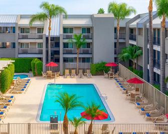 Motel 6 Anaheim Maingate - Anaheim - Pool