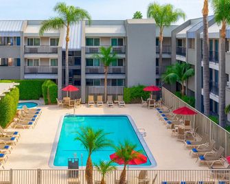 موتل 6 أناهيم مينجت - انهايم - حوض السباحة