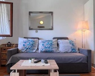 Apartments Valentinovo - Klenovica - Wohnzimmer