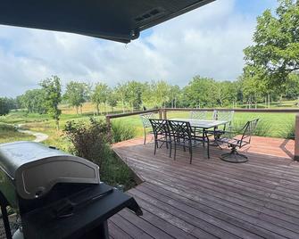Stay & Play at a Top 10 Ohio Golf Course - private house right on the course! - Wilmington - Innenhof