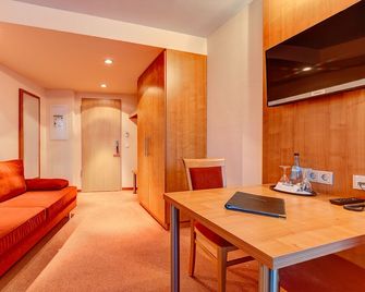 Bodensee Yachthotel Schattmaier - Kressbronn am Bodensee - Obývací pokoj