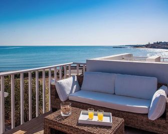 Golden Grain Beachfront Suites - Kokkini Hani - Balkon