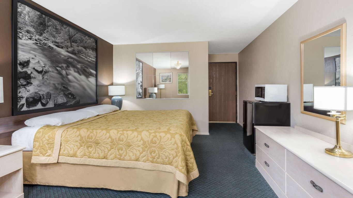 Super 8 by Wyndham Shelton