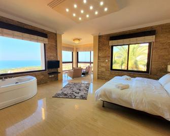 Luxurious Residential Villa --- 15 mins away from Beirut International Airport! - El Mechref - Bedroom