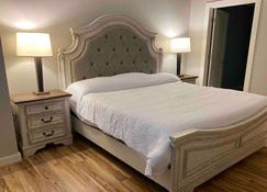 201 New Downtown Living - Charleston - Bedroom