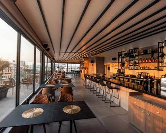 Rise Urban Art Hotel - לרנקה - בר