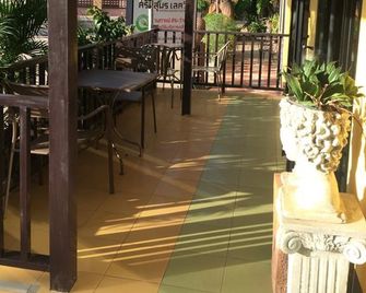 Suporn Lakeview Service Apt & Homestay - Ban Don Thon - Patio