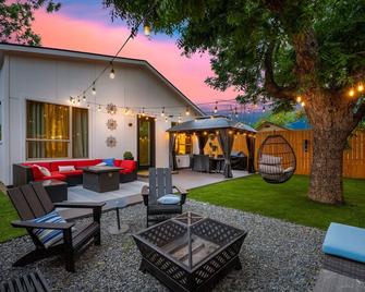 Western Oasis - Chic New 6BR 10-min from Downtown - Dallas - Patio