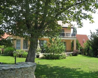 Sunshine Beach House, Direkt Am See, Eig - Szántód - Edificio