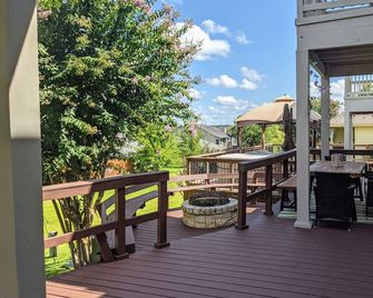 Enchanted April Lake House 3 Bed 2 Bath - Montgomery - Balcony
