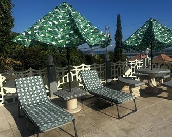 Hilltop singing bird villa - Montego Bay - Patio