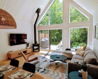 Chalet au Mont-Édouard, Les 3 Versants 38B - L'Anse Saint-Jean - Salon