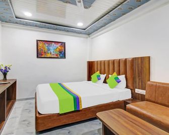 Treebo Hotel Rk Inn, Railway Station - Nagpur - Bedroom