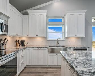 Soggy Bottom home - Gilchrist - Cocina