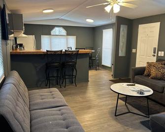 Great location, extremely clean ,half mile from trail heads. - Williamson - Sala de estar