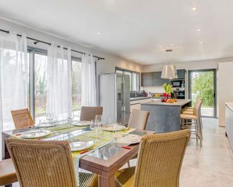 Holiday Home L'allée Couverte by Interhome - La Trinité-sur-Mer - Dining room