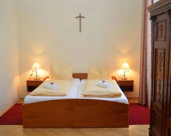 Gästehaus im Priesterseminar Salzburg - Σάλτσμπουργκ - Κρεβατοκάμαρα