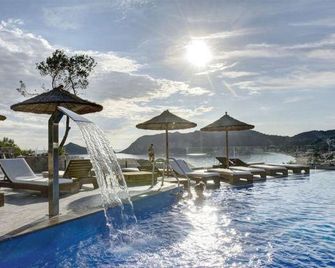 Porto Demo Hotel - Agios Georgios Pagon - Piscina