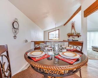 Cozy Anchorage Vacation Rental Near Hospitals! - Anchorage - Dining room