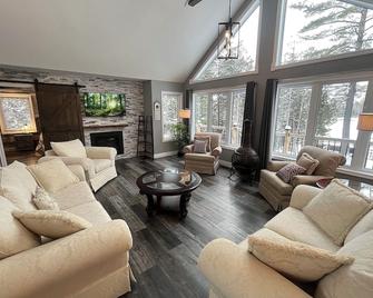 Beautiful Private Waterfront Cottage - Bobcaygeon