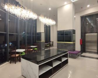 Agogo Downtown Hotel Surabaya - Surabaya - Lobby