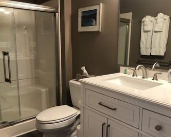 3 Bed, 2 Bath Condo with Large Balcony offering Amazing Marina & Harbor Views - Ludington - Bathroom