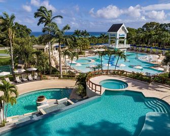 Sandals Ochi Beach Resort - אוקו ריוס - בריכה