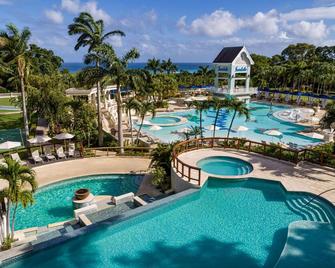 Sandals Ochi Beach Resort - Ocho Rios - Piscina