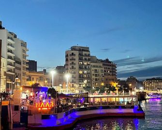 Simons Apartments minutes away from Balluta Bay and St Julians - Sliema
