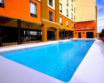 Hotel Consulado Inn - סיודאד חוארס - בריכה