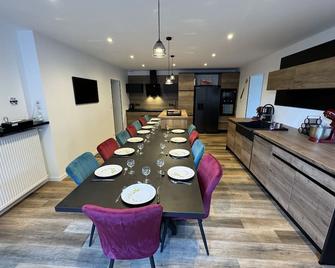 La Marionnade - Maison de village, Sauna, Balnéothérapie, Borne VE - Poncin - Comedor
