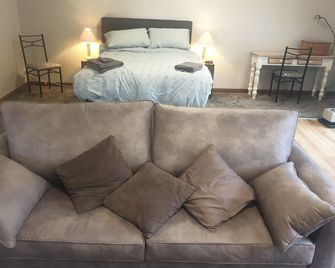 Entire Self Contained Suite, Offgrid Eco Farm Stay - Orange - Bedroom