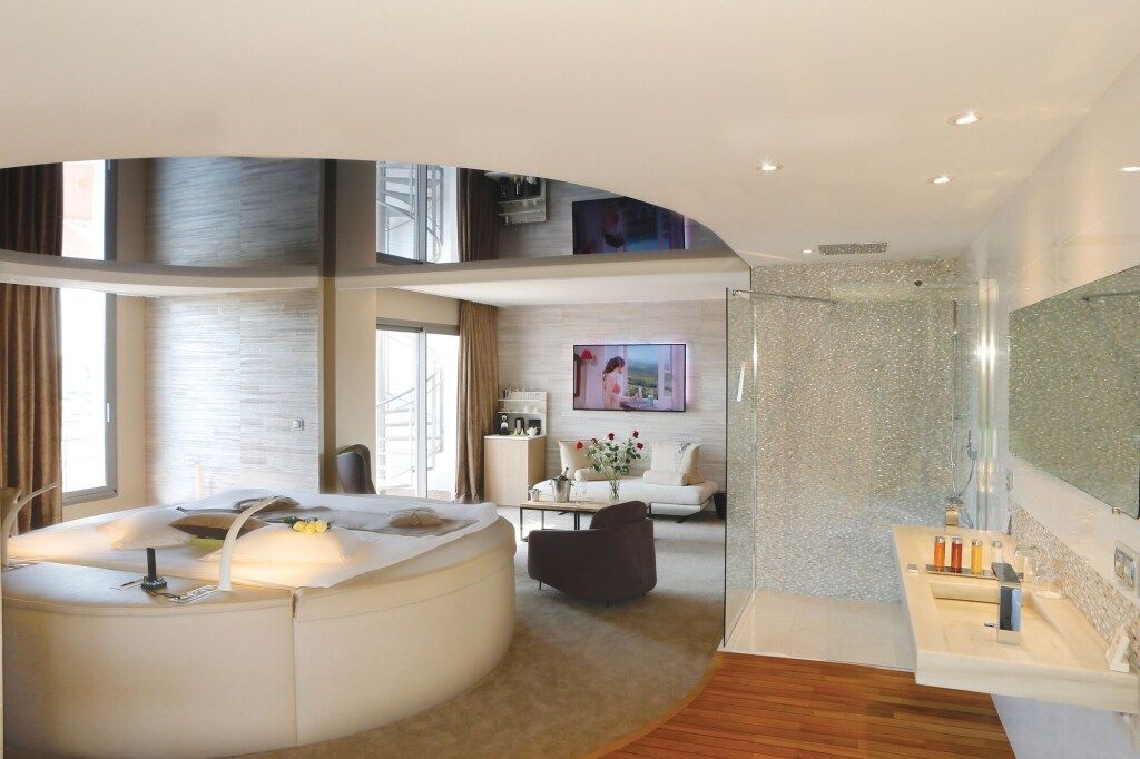 أوز إن أوتل