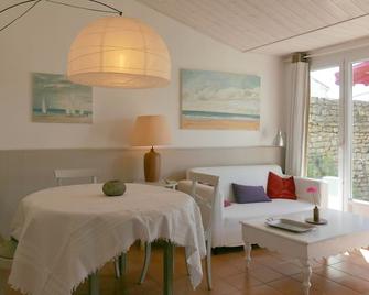 Charm and calm, garden full south without opposite. - Le Bois-Plage-en-Ré - Salle à manger