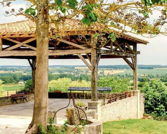 Spa Retreat in Gironde - Savignac-de-Duras - Patio