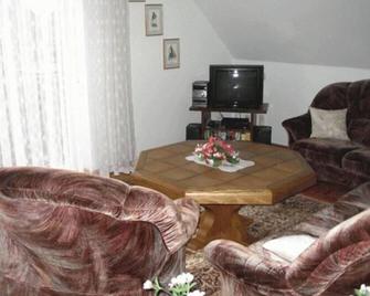 Ferienwohnung-Zur-Loewengrube - Brietlingen - Sala de estar