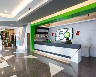 56 Hotel - Kuching - Recepción
