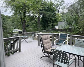 Hideout On Lake Delton ( Known as the Getaway ) - Lake Delton - Varanda