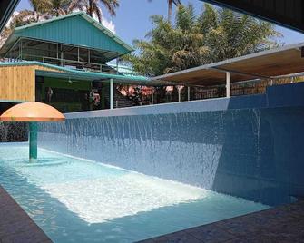 Hill Garden Resort Hotel - San Ignacio - Pool