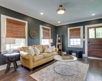 The Cottage-I bedroom with AC and WiFi in historic Augusta - Augusta - Living room