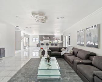 Tropical Pool Paradise X 6-Bd 4-Ba Luxury Living - ハイアレア - リビングルーム