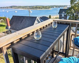 The SandDollar Suite - Private Deck with Gorgeous Views of Onset Beach - Onset - Balcón