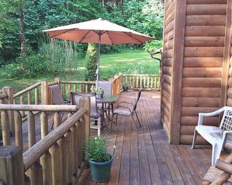 Adventurewood Luxury Log Cabin - Hot Tub, Fireplace, Pool Table - Nashville - Patio