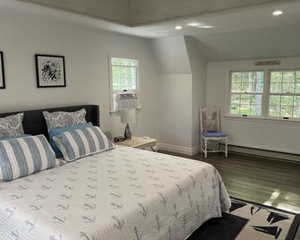 Walk to Town & Harbor - Live in the Woods - Camden - Bedroom
