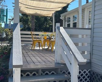 Brown Bunny Bnb — Peaceful Retreat In Palmetto Fl Outdoors Wifi Ac - Palmetto - Innenhof