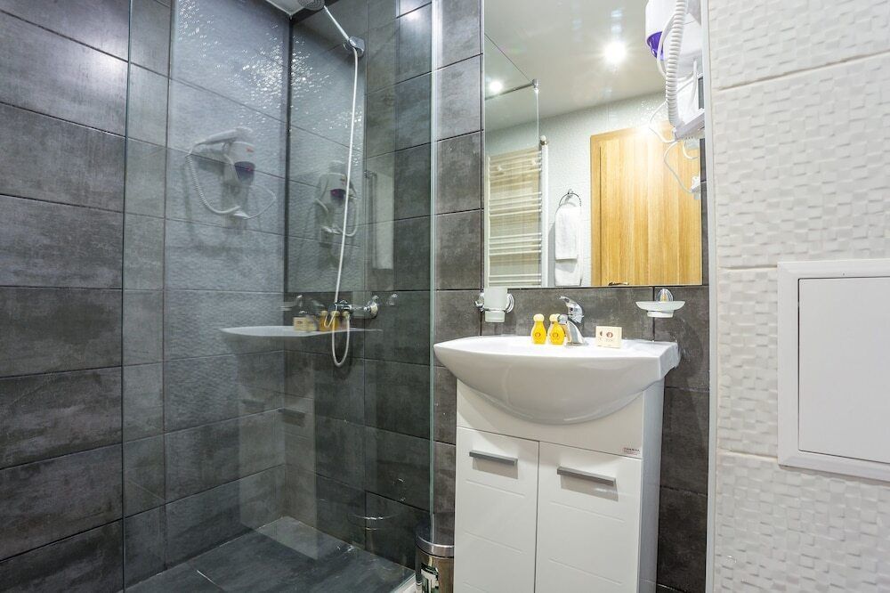 بارك هوتل أزاريل