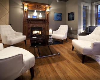 Le Pleasant Hôtel & Café - Sutton - Living room