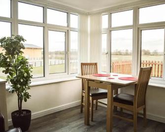 The Darling Suites - Filey - Dining room